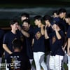 [한번에 쓱]'얼굴에 흙 닦아주는 양의지' 유격수 자리 흙 담은 김재호
