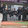 '미라클 두산' 8회 기적의 드라마 작성! 케이브 동점 투런→'실책' 박계범 결자해지 역전타... 롯데 홍민기 데뷔 첫 승 무산 [부산 현장리뷰]