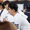 [포토] 문동주가 심우준 품에 안긴 까닭은?
