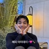 "해피 아미데이~♥" 방탄소년단 뷔, 아미 생일 꽃받침 축하