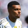 '식중독에 6kg 빠져 홀쭉' 음바페, PSG 수비에 쩔쩔→존재감 無... "강팀 상대로 또 고전" 혹평