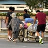 "리어카 끄는 할머니 도와" 김천 선수들 감동... 시민 제보로 알려진 따뜻한 선행