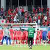 [포토]'한일전 통한의 0-1패배' 일본응원단에 인사하는 태극전사들