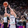 '中 팬들도 놀랐다' 안혜지 초장거리 버저비터... FIBA도 감탄→톱 플레이로 선정