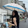 수지, 비 와도 비주얼은 '맑음'..거대한 키링도 눈길