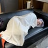 쇼파에 쓰러진 지드래곤 "아프지마"..수건 덮고 쪽잠 자는 월드 스타 [스타이슈]