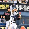'양의지 치명적 송구 실책→구본혁 환상 캐치' LG 5연승, 1위와 4G 차 유지! 두산에 6-4 짜릿 역전승 [잠실 현장리뷰]