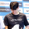 [포토] 유니폼 든 채 고개 떨군 손흥민
