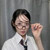 "스쿨걸룩 완벽"..성유리, 뿔테 안경 쓰고 여고생 변신
