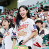 [포토]'시구하고 관중이 된' 잇몸만개 이수진