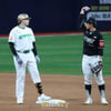[포토] 역전타 카디네스 '환호 스킵, 안현민 다쳤어'