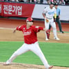 [포토]'김광현 이어 등판 김민'