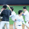 [포토]'이게 야구지!' 9회말 끝내기 안타 허경민