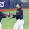[포토] 이민석, 5이닝 무실점 후 유강남과 퍽!