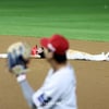 [포토]'9회초 2루에서 태그아웃된 박찬호' 나 안일어날래!