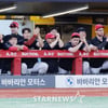 [포토]'드디어 1-0이다!!' 밀어내기 볼넷 박찬호