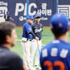 [포토]'은성이에게 충분한 휴식을'김경문 감독