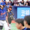 [포토]'1회초 무사만루위기로' 투구수가 많은 폰세