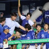 [포토] 더그아웃을 클럽으로 만든 원태인