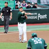 [포토]'화이트 고개숙여!' 권희동 타구 처리하는 최정