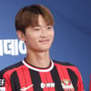 [포토] 김진수 '엠블럼과 미소 콜라보'