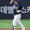 "뼈 부러지지 않는 한 나간다" 수비이닝 '압도적 1위' 한화 4번타자 다짐, 노감독도 "고마운 일" [부산 현장]