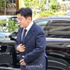 [속보] '부정거래 의혹' 방시혁, 첫 경찰 출석.."심려 끼쳐 죄송"