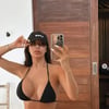 Джесси, оправданная по делу о бездействии при избиении фаната, удивила эффектными нарядами