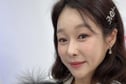'49세 엄마' 현영 "셋째 아기..냄새 좋아" 품에 안고 행복한 미소