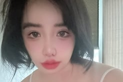 박봄, 끈 하나로 겨우 버티는 '헐벗은 잠옷'.."귀여워" 반응 터졌다