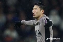 팩폭 "33살 손흥민 다리 예전 같지 않아, 무기(스피드) 잃었다"... 알아챈 토트넘 "사우디 보내자" 밑 작업