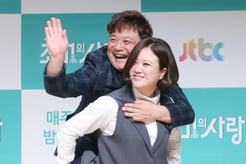 윤정수, 김숙과 결혼 계약서 찢었다.."애인 앞에서 씹어 먹어" [스타이슈](미스터라디오)