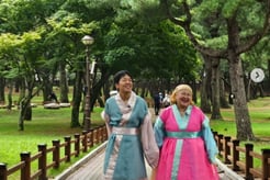 홍윤화♥김민기, 폭염에 한복 입고 경주行.."진짜 더운데"