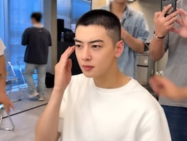 차은우, 입대 전 삭발 영상 공개 "처음보는 두피 신기해"