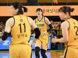 박지수-강이슬-허예은 삼각편대 다시 꾸린 KB스타즈, 여농 슈퍼팀 되나... "압도적 평가, 부담 다가오는 건 사실"