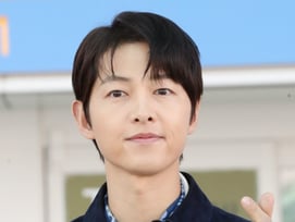 송중기, '개콘' 신보라와 뽀뽀 에피소드 고백.."얼굴 엄청 빨개져"[나래식][별별TV]