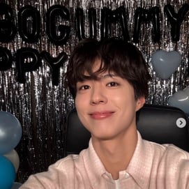 박보검, 행복한 32세 생일 파티..케이크만 13개 [스타이슈]