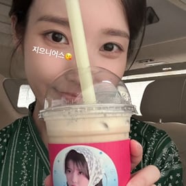 아이유, CEO의 모습..변우석과 촬영장에 쏟아지는 응원