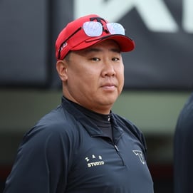 '후반기 꼴찌' KIA 칼 빼들었다, 전격 코치진 개편