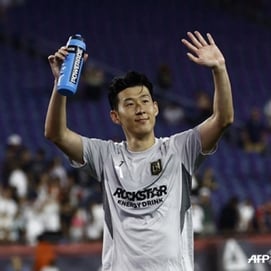 SON 미스터리 '왜 동료들이 늘 따르나' LA 타임스 분석했는데 "손흥민, 16살 유럽 생활... 성격 좋고 영어 잘해"