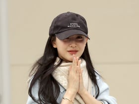 김지원 '팬들 향한 아련한 눈빛'[★포토]