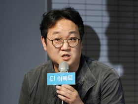 답변하는 '디 이펙트' 민새롬 연출[★포토]