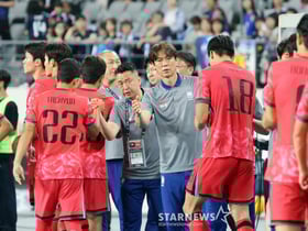 [한번에쓱]'한일전 통한의 0-1패배' 숨죽인 태극전사들