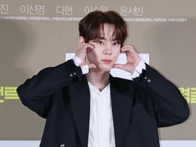 윤서빈 '시크한 볼하트'[★포토]