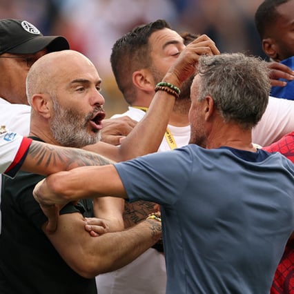 PSG 감독이 첼시 선수 뺨 때렸다 "충격적인 장면" 엔리케 돌발 행동에 현지도 경악... "출장정지 징계? 가능성 있다"