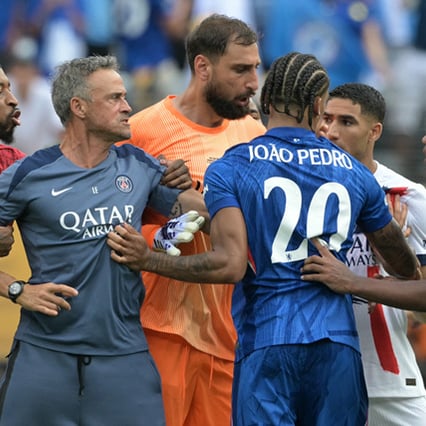 PSG 감독이 첼시 선수 뺨 때렸다 "충격적인 장면" 엔리케 돌발 행동에 현지도 경악... "출장정지 징계? 가능성 있다"