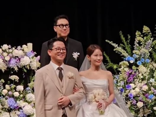 3번 바뀐 드레스..김준호♥김지민, 드디어 결혼