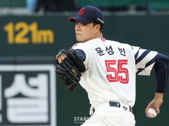159㎞ 롯데 파이어볼러 1군 등록, '3⅔이닝 7볼넷' 제구력 알면서 '왜' 불러들였나
