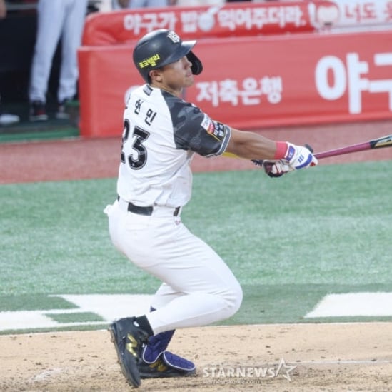 '괴물' 안현민 이번엔 월간 MVP