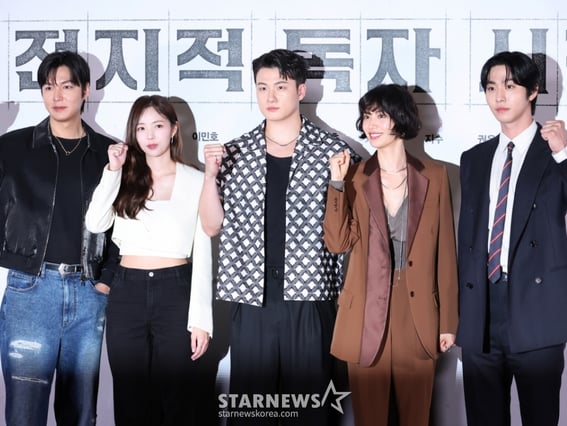 무더위 날릴 '전지적 독자 시점'